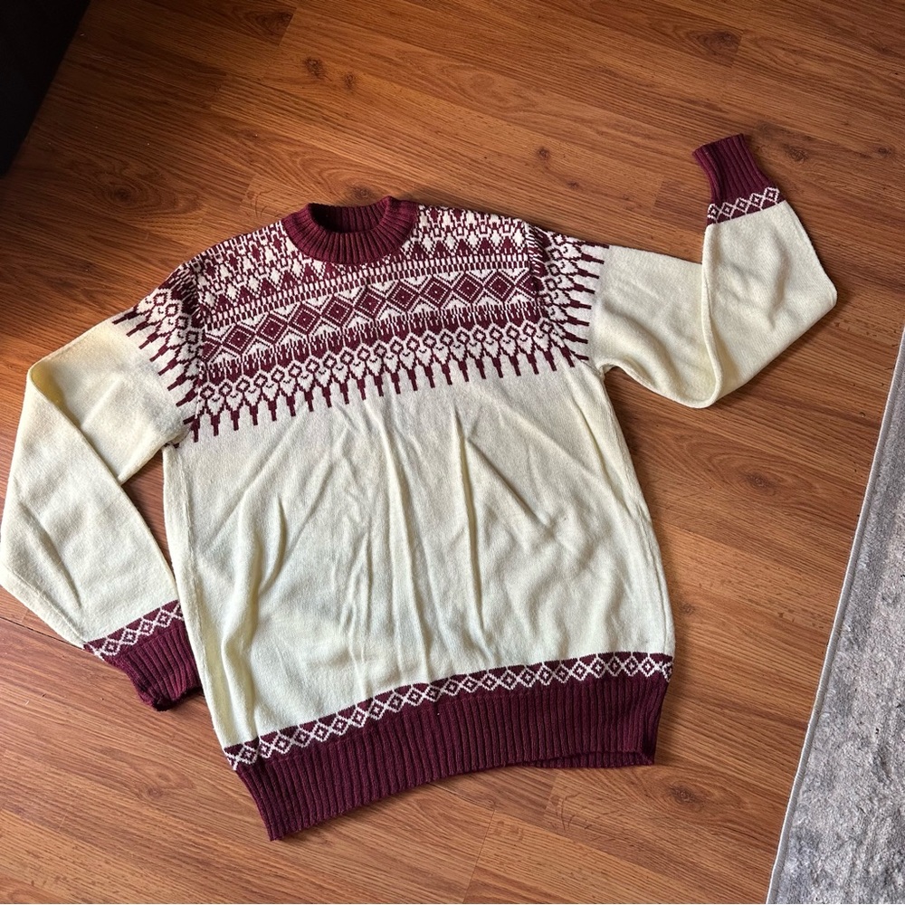 Men’s Vintage XL Puritan Cream and Burgundy Alpine Crewneck Sweater